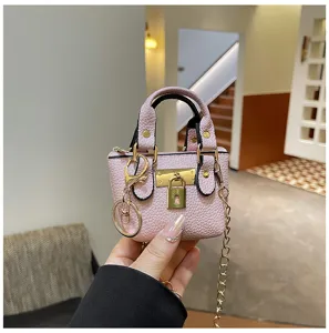 Mini pink PU Leder Umhängetasche mit Metallschloss Anhänger, süßer Stil für Kinder.