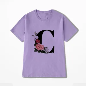 Paars dames t-shirt korte mouw met letter C en prachtige bloemenprint, casual zomer top.