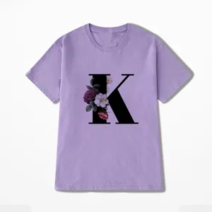 Paarse bedrukte T-shirt met bloemen en letter K print, casual dames zomerkleding top.