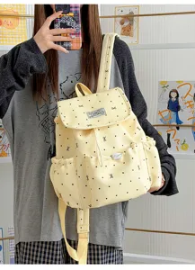 Detailansicht des niedlichen Polka-Dot-College-Rucksacks mit Schleifendesign für Reisen.
