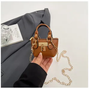 Kinder Mini Umhängetasche, süße braune PU-Leder Handtasche mit Goldschloss und Kette.