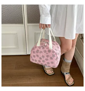 Sac à main en velours côtelé rose avec motif de fleurs noires, grand fourre-tout quotidien.