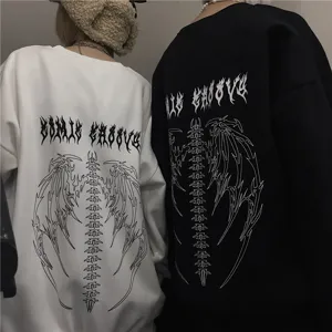 Sweat-shirt oversize graphique gothique dos style Y2K pour homme et femme streetwear.