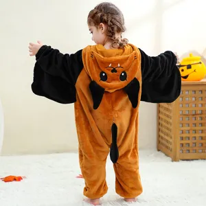 Detalle de mameluco de animal de franela para niños, disfraz cómodo de fiesta de Halloween.