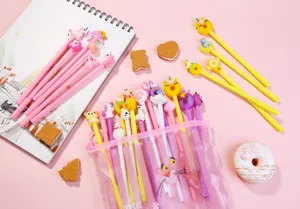 Joli set de stylos gel de dessin animé avec trousse rose zippée et papeterie créative.