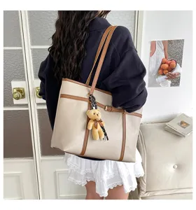 Fashionable large capacity single shoulder tote bag casual handbag with cute bear charm
