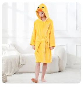 Accappatoio con cappuccio in flanella gialla da anatra per bambini, caldo e morbido.