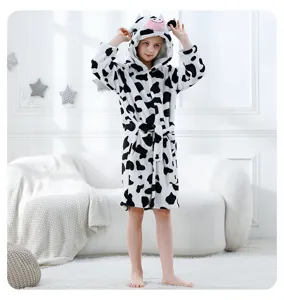 Simpatica vestaglia con cappuccio in flanella a tema mucca per bambini, calda e morbida.