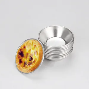 Moules à tartelettes ronds en aluminium réutilisables, parfaits pour la cuisson de desserts.