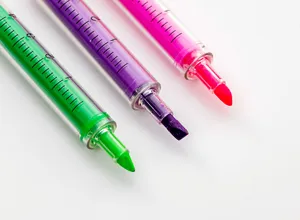 Spuit vorm marker detail weergave, creatief kantoorartikel pen close-up foto design