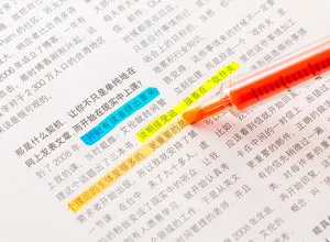Creatieve spuitvormige markeerstift met beitelpunt, perfect voor studenten en kantoor.