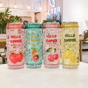 Dubbelwandige koelbeker met gel en rietje, zomerse ijskoude fruitbeker voor drankjes.
