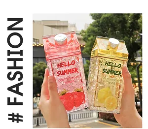 Melkpakvormige waterfles met rietje, zomerse koele beker, roze en gele plastic drinkbeker.