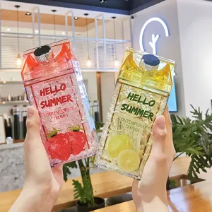 Creatieve melkkarton waterfles met rietje, dubbelwandige zomer beker met fruitontwerp.