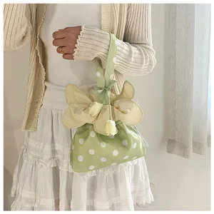 Borsa a mano in tessuto a pois verdi con coulisse floreale, graziosa borsa portatile.