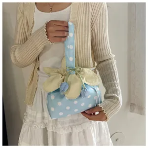 Borsa a mano con coulisse a pois floreali, graziosa borsa in tessuto per uso quotidiano.