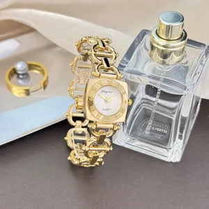 Luxus goldene Quarzuhr für Damen mit stilvollem Ankerkettengliederarmband und Zifferblatt.