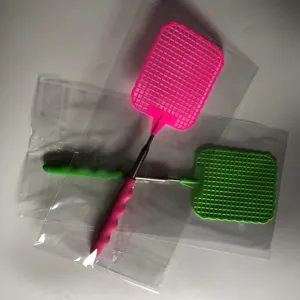 Ausziehbare Mini Fliegenklatsche mit Edelstahlstange und Kunststoffnetz für Haushalt.
