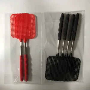 Ausziehbare Fliegenklatsche Set mit Edelstahlstange und Kunststoffnetz für die Schädlingsbekämpfung.