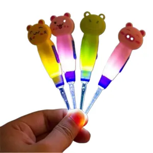 LED beleuchteter Ohrenschmalzentferner Set, süßes Cartoon Tier Design, sicher für Kinder.