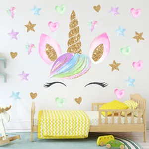 Stickers muraux licorne aquarelle avec corne pailletee dor pour chambre d'enfant et pepiniere.