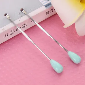 Herramienta limpiador de oídos de acero inoxidable con mango de gota para el cuidado diario.