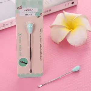 Set de limpiadores de oídos de acero inoxidable con puntas de silicona y embalaje.