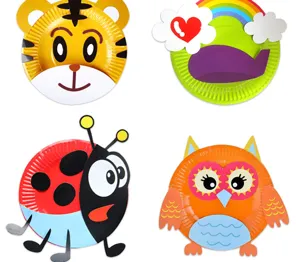 Kinder DIY Pappteller Bastelset Detailansicht, bunte Tier-Designs für kreatives Kunstlernen.