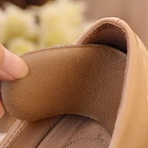 Talloniere adesive imbottite per scarpe col tacco protezione vesciche comfort antiscivolo.