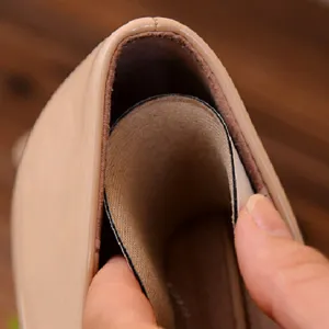 Cuscinetto tallone beige per scarpe col tacco, soletta antiscivolo comoda e utile.