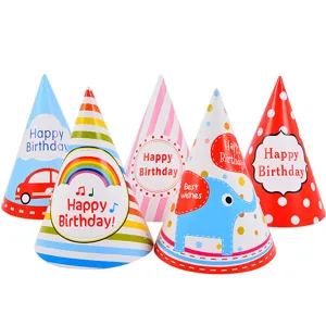 Sombreros de fiesta de papel coloridos con estampados de cumpleaños para niños y adultos.