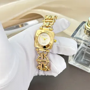 Goldene quadratische Quarzuhr mit Gliederarmband und römischen Ziffern elegante Damenuhr