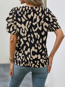 Women short sleeve abstract print top casual loose pullover shirt detailed view backend