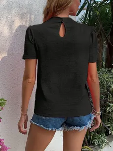 Schwarzes strukturiertes Kurzarm-Top für Damen mit Rückenausschnitt für den Sommer.