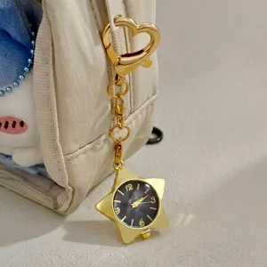 Schicker Stern Taschenuhr Schlüsselanhänger mit Herzkarabiner und Quarzwerk für Taschen.