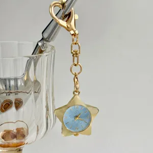Goldene Pentagramm Taschenuhr Schlüsselanhänger Detail, sternförmige Quarz Uhr Zifferblatt.