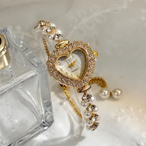 Elegante herzförmige Strass-Quarzuhr mit doppelter Kunstperlenkette für Damen Mode Stil.