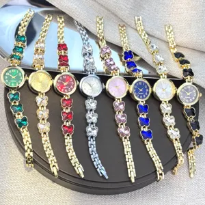 Modische Schmetterling Quarz Damenarmbanduhr, bunte Stein Armbanduhr Geschenk Accessoire.