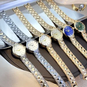 Luxus Quarzuhr für Damen mit stilvollem Rauten-Mesh-Armband, elegante modische Damenuhr.