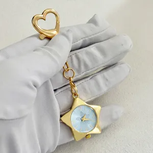 Goldene Stern Taschenuhr Schlüsselanhänger mit Herzverschluss, süße Quarz Uhr für Handtasche.