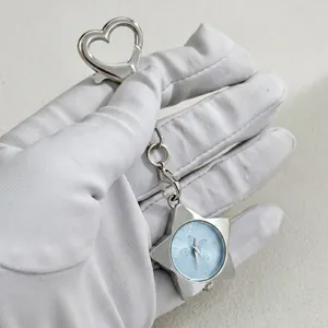 Stern Taschenuhr Schlüsselanhänger mit Herzverschluss, Vintage Quarz Uhrenanhänger für Tasche.