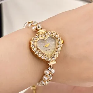 Damen Herzförmige Strass Quarz Uhr mit elegantem Perlen Armband Mode Armbanduhr Stil