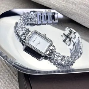 Luxus quadratische Strass Quarzuhr für Damen mit einem stilvollen Edelstahl Kettenarmband.