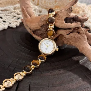 Vintage Tigerauge Quartez Damenuhr, luxuriöses Metallarmband Design mit rundem Zifferblatt.