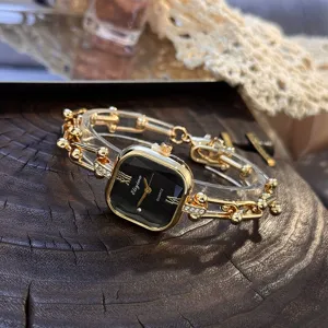 Elegante orologio al quarzo quadrato con design a catena, quadrante in vetro sfaccettato nero.