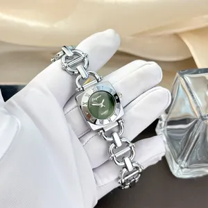 Elegante Damen Quarzarmbanduhr mit quadratischem Zifferblatt und stilvollem Gliederarmband.