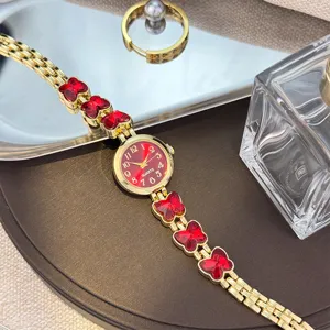 Damen Quarzuhr goldfarben Metall roter Kristall Schmetterling Armbanduhr elegante Mode