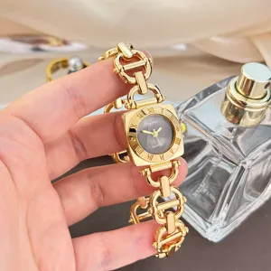Elegante Damen-Quarzuhr mit quadratischem Zifferblatt, Römischen Ziffern und Gliederarmband.