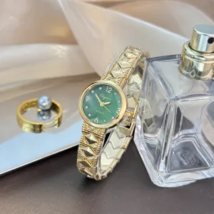 Damen Quarzuhr mit elegantem grünem Zifferblatt und goldfarbenem geflecht Armband.