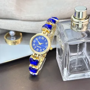 Elegante Damen Quarzuhr mit blauem Kristall Schmetterling Armband, goldene modische Uhr.